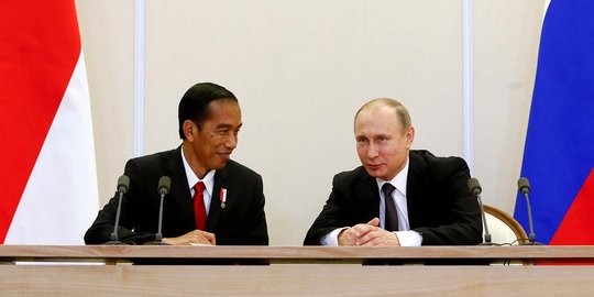 Bisik-bisik Presiden Putin dan Jokowi soal menteri perempuan