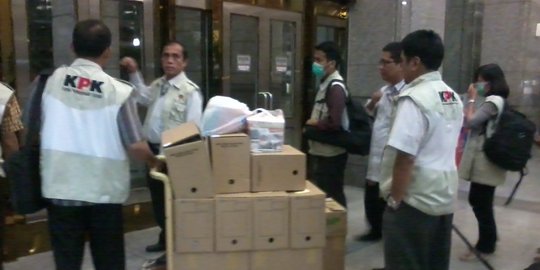 KPK geledah kantor serta rumah dinas Bupati Kebumen