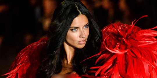 Intip 5 Resep Kecantikan Ala Brasil Dari Adriana Lima Merdeka Com