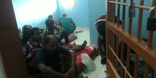 Bus masuk sungai, 19 WN Bangladesh diamankan Imigrasi Palembang
