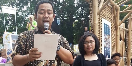 Hari Ibu, Wali Kota Semarang beri kejutan ke istri di depan umum