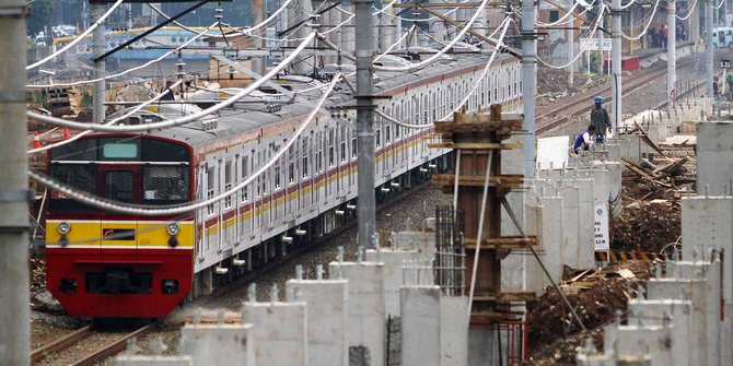 253 Petugas KAI jaga di titik rawan bencana saat liburan 