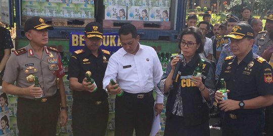 Polisi bongkar penyelundupan miras soju disimpan dalam suku cadang