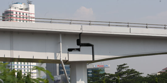 Jembatan Cisomang tol Cipularang geser & retak, truk dilarang lewat