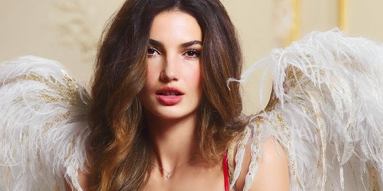 Intip 5 produk kecantikan yang wajib ada di dalam tas Lily Aldridge