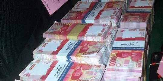 3 Pengedar uang palsu dibekuk di SPBU Batang, Rp 400 juta diamankan