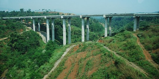 Jembatan Cisomang geser, lalin dialihkan ke jalan arteri Purwakarta