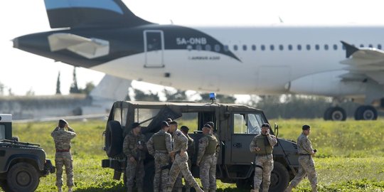 25 Penumpang dievakuasi dari pesawat Libya yang dibajak di Malta