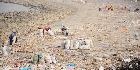 Akibat ulah manusia, pulau di China berubah jadi lautan sampah