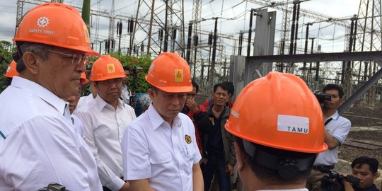 Jamin pasokan listrik Natal aman, Jonan blusukan cek gardu induk PLN