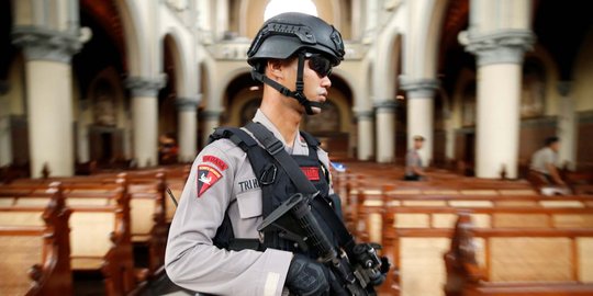 Pengamanan ketat Gereja Katedral jelang perayaan Natal