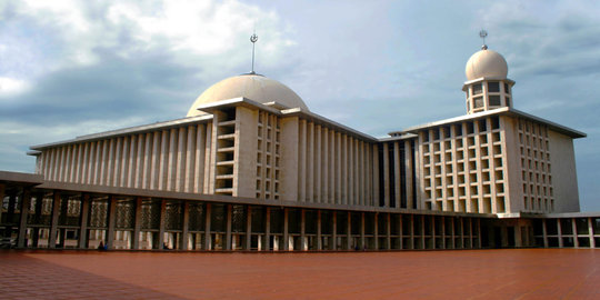 Berbagi lahan parkir, wujud kerukunan antara Istiqlal dan Katedral