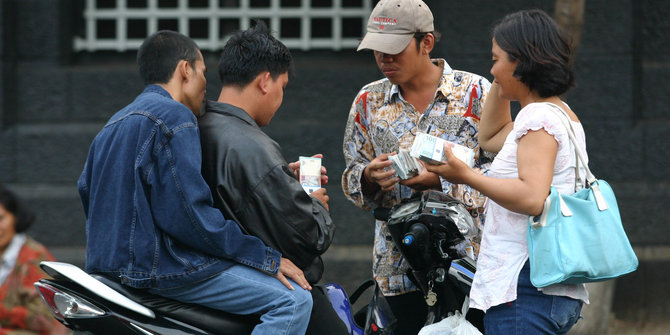 Menengok penukaran uang baru di Kendari, dibatasi Rp 500.000/orang