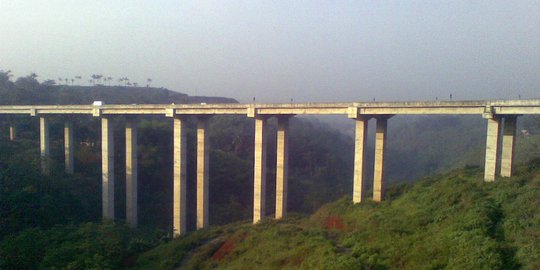 Pilar retak di Jembatan Cisomang disuntik dengan lem khusus