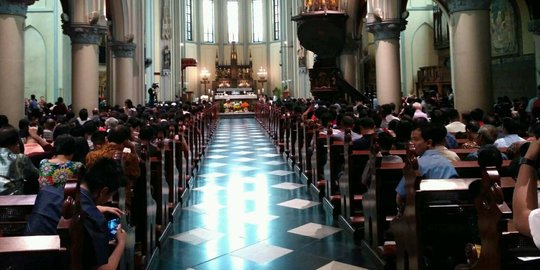 Selain dari DKI, jemaat Misa Natal di Katedral datang dari luar kota