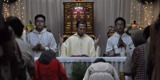 Kekhusyukan malam Misa Natal di Gereja Santa Maria de Fatima