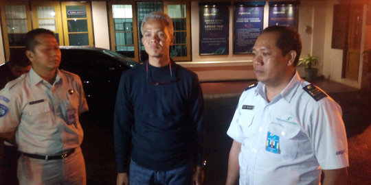 Sambangi Bandara, Ganjar bantu tangani proses evakuasi Wings Air