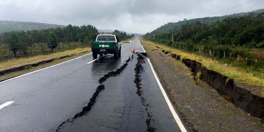 Diguncang gempa 7,6 SR, jalanan Chile terbelah