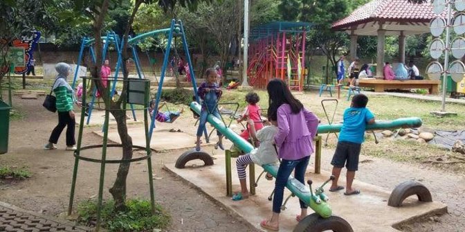 Libur Natal Warga Serbu Taman Terbuka Hijau Di Depok