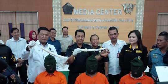 Warga Pasuruan nekat selundupkan 415 gram sabu di gagang koper