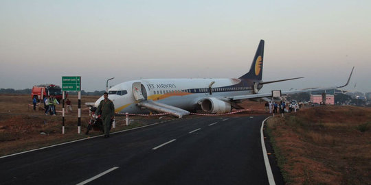 Lepas landas, Jet Airways tergelincir di India