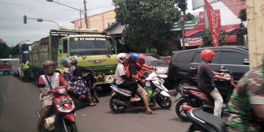 Tol Cipularang dan jalan arteri Purwakarta-Bandung masih macet parah