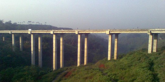 Pergeseran jembatan Cisomang terjadi berkala dalam ukuran milimeter