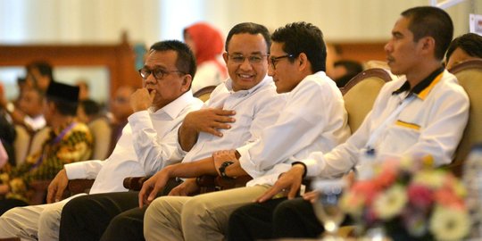 Pakai backdrop NasDem, Anies-Sandi dilaporkan ke Bawaslu DKI