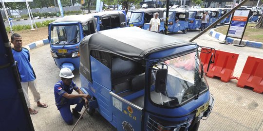 2017, Bajaj merah kadaluarsa di DKI, harus ganti jadi Bajaj Biru BBG