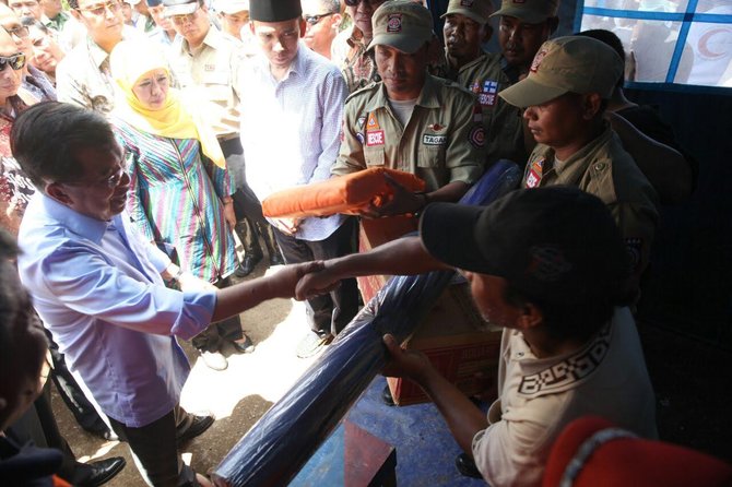 jk tinjau posko banjir bandang di bima