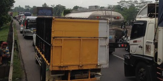 Sistem buka tutup Tol Cipularang, lalu lintas Jakarta-Cikampek macet
