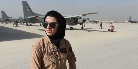 Diancam kaum militan, pilot cantik ini minta suaka ke Amerika