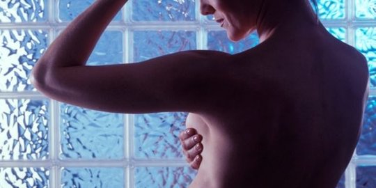 7 Tanda awal kanker yang sering kali diabaikan wanita, apa saja?
