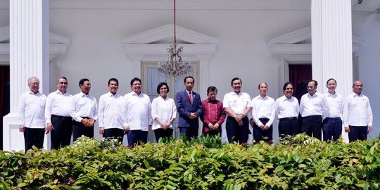 Utak-atik posisi menteri Jokowi demi lejitkan ekonomi