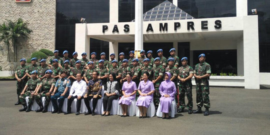 Sambangi Paspampres, Jokowi minta tak dibatasi dekat dengan rakyat