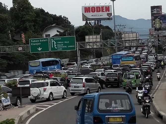 kemacetan menuju puncak di gadog