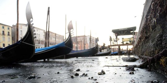 Sungai Venesia di Italia alami surut luar biasa
