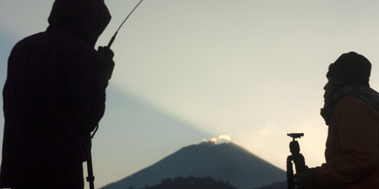 Tim SAR cek info pendaki Gunung Slamet dikabarkan tersambar petir