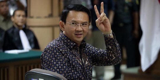 Tradisi Ahok setiap tahun baru, beribadah di gereja