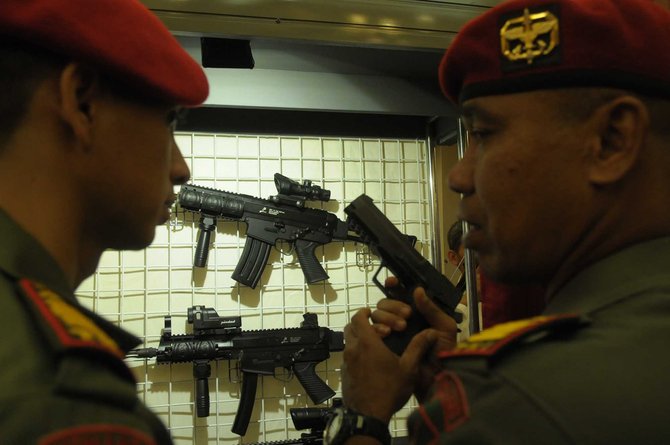 peresmian senjata baru pindad