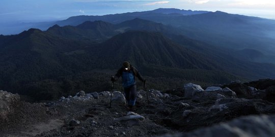 Mulai 4 Januari 2017 pendakian Gunung Semeru ditutup tiga bulan