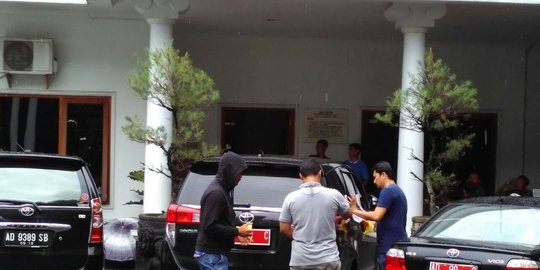 uang rp 2 miliar dan