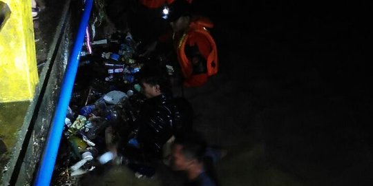 Asyik bermain hujan, bocah 4 tahun hilang terseret arus deras sungai