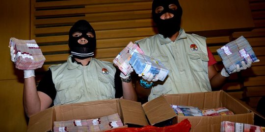 Ini barang bukti Rp 2 miliar hasil OTT Bupati Klaten