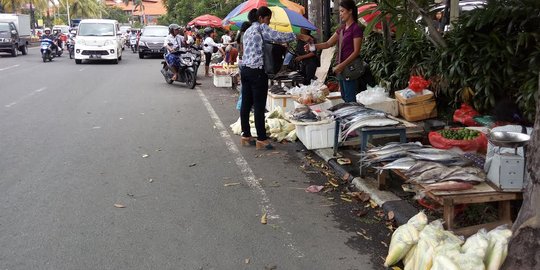 Pedagang ikan dan jagung menjamur di Bali jelang pergantian tahun