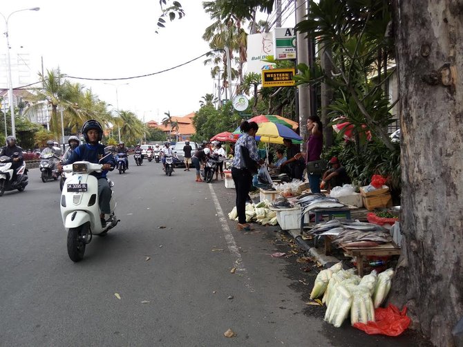 pedagang ikan menjamur jelang tahun baru di bali