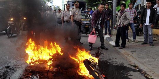 Rusak dan bakar motor polisi, 18 mahasiswa Makassar masih 