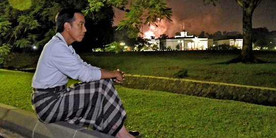 Bersarung, ini ekspresi Jokowi saat malam pergantian tahun