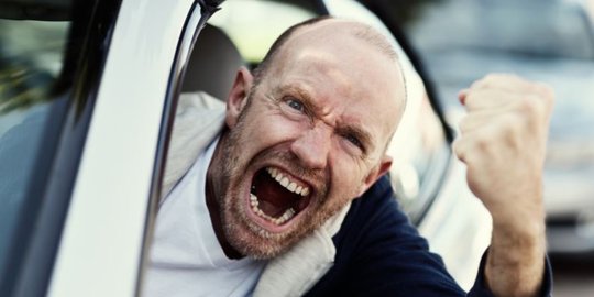 Tak diterima ditegur, pemuda maki-maki polisi jelang tahun baru