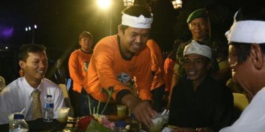 Ketika tukang sapu bertukar nasib dengan Bupati Purwakarta